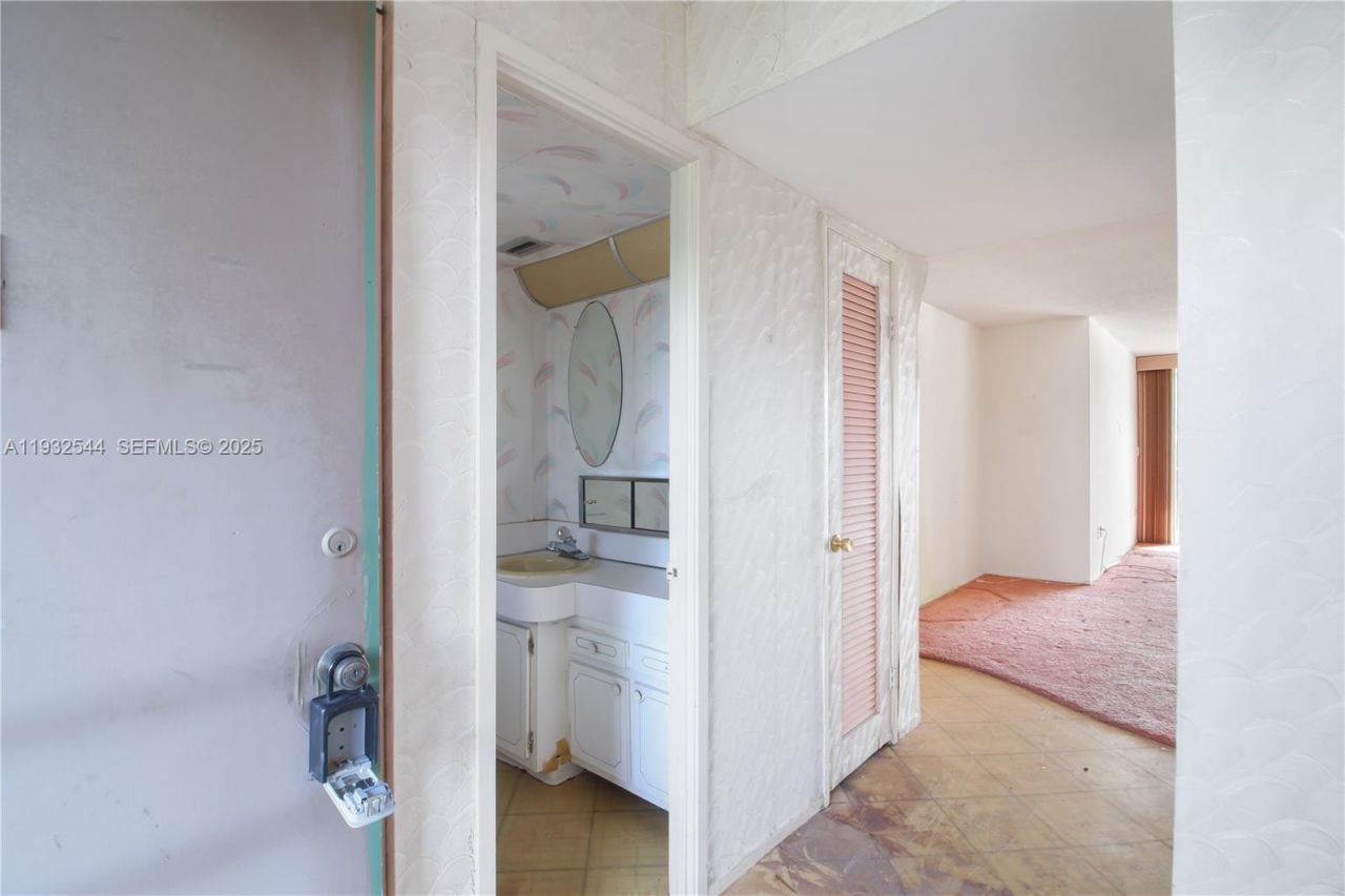 1690 NE 191st St, Unit 404-1, Miami, FL 33179 Photo