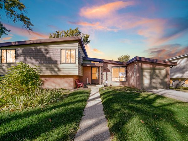 714 W Pleasant Street, Villa Park, IL 60181