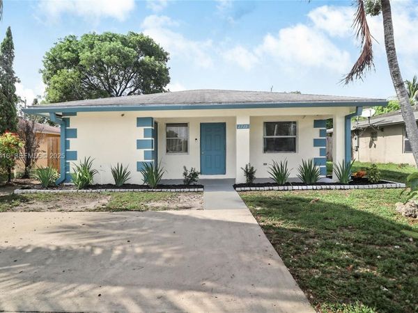 2725 NW 3rd St, Pompano Beach, FL 33069
