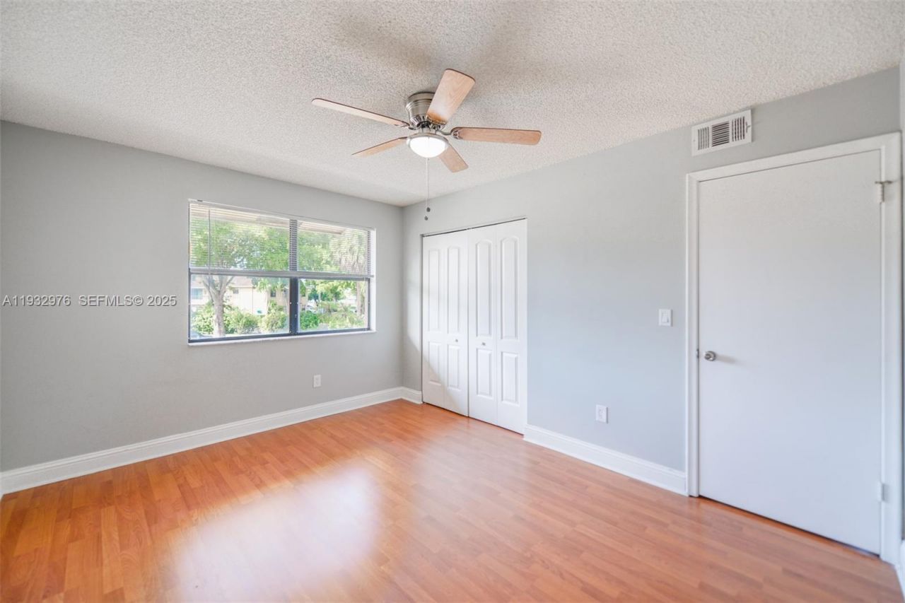 2570 W 67th Pl, Unit 21-2, Hialeah, FL 33016 Photo