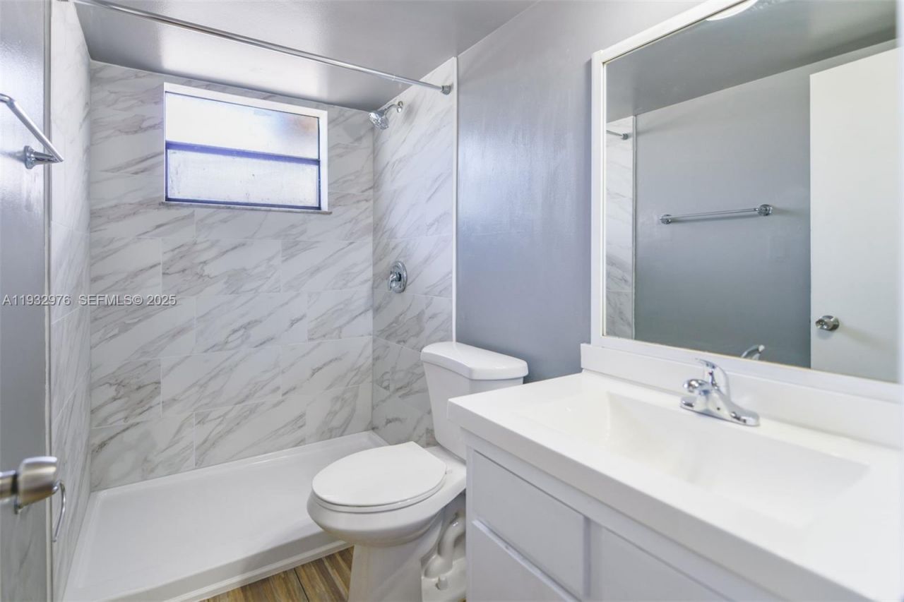 2570 W 67th Pl, Unit 21-2, Hialeah, FL 33016 Photo