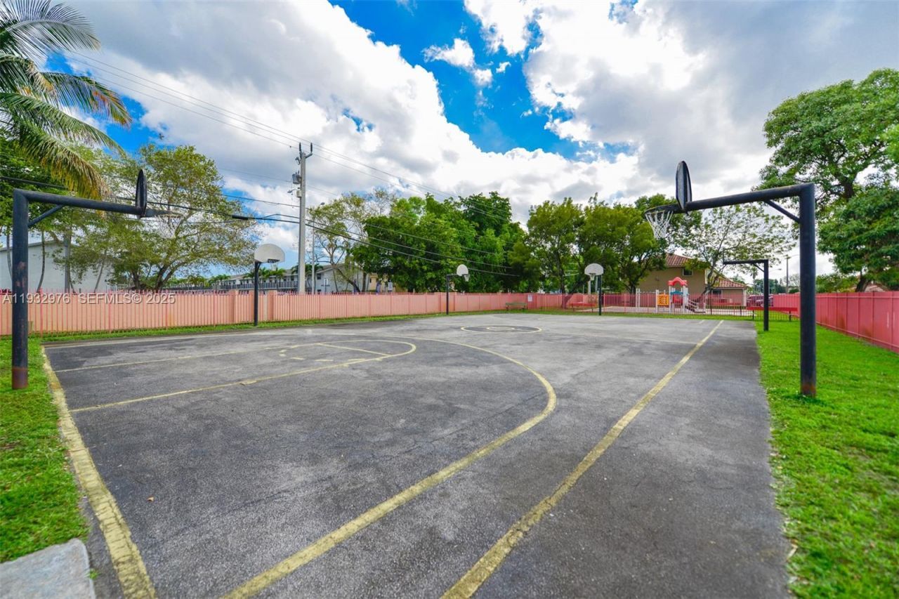 2570 W 67th Pl, Unit 21-2, Hialeah, FL 33016 Photo