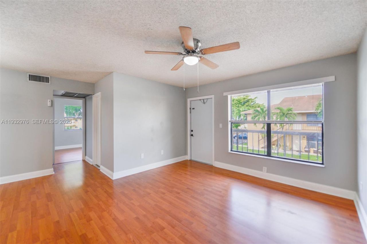 2570 W 67th Pl, Unit 21-2, Hialeah, FL 33016 Photo