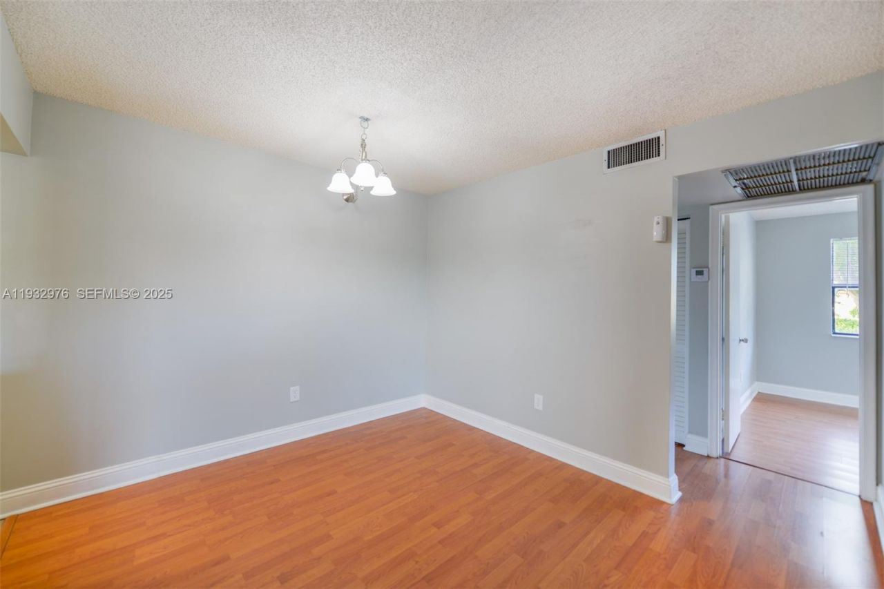 2570 W 67th Pl, Unit 21-2, Hialeah, FL 33016 Photo