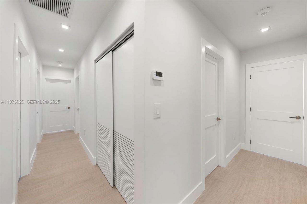 10945 SW 75th Ct, Pinecrest, FL 33156 Photo