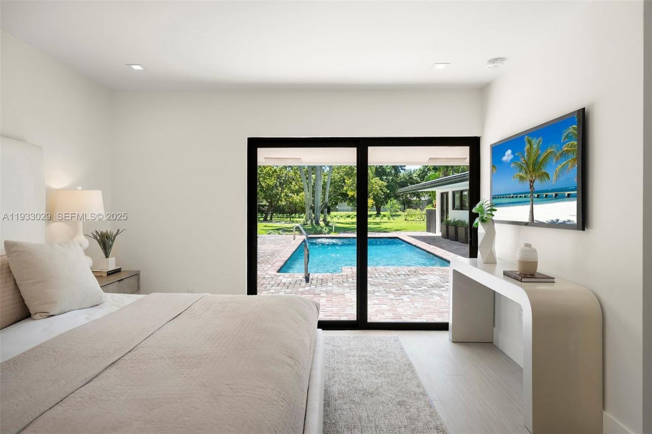 10945 SW 75th Ct, Pinecrest, FL 33156 Photo