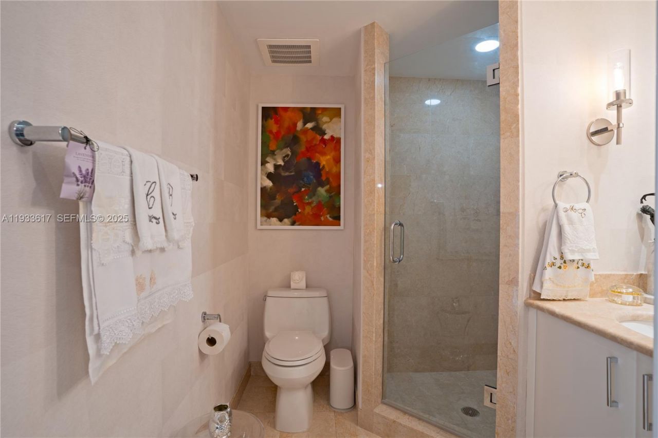 1331 Brickell Bay Dr, Unit 1609, Miami, FL 33131 Photo