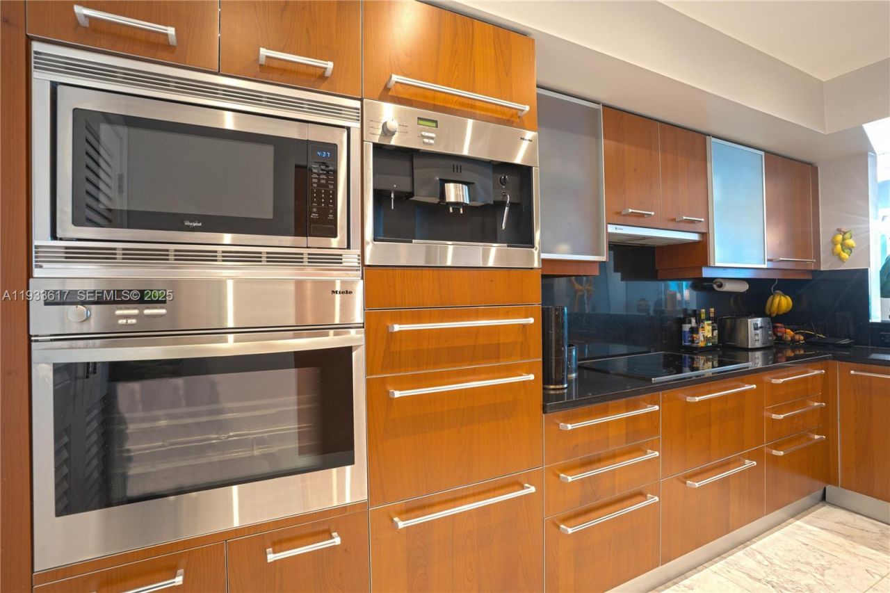 1331 Brickell Bay Dr, Unit 1609, Miami, FL 33131 Photo