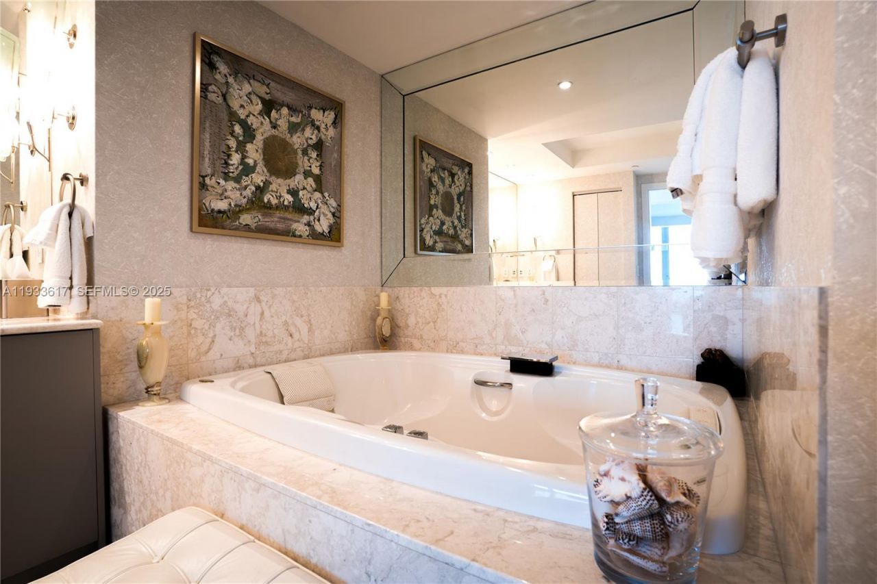 1331 Brickell Bay Dr, Unit 1609, Miami, FL 33131 Photo