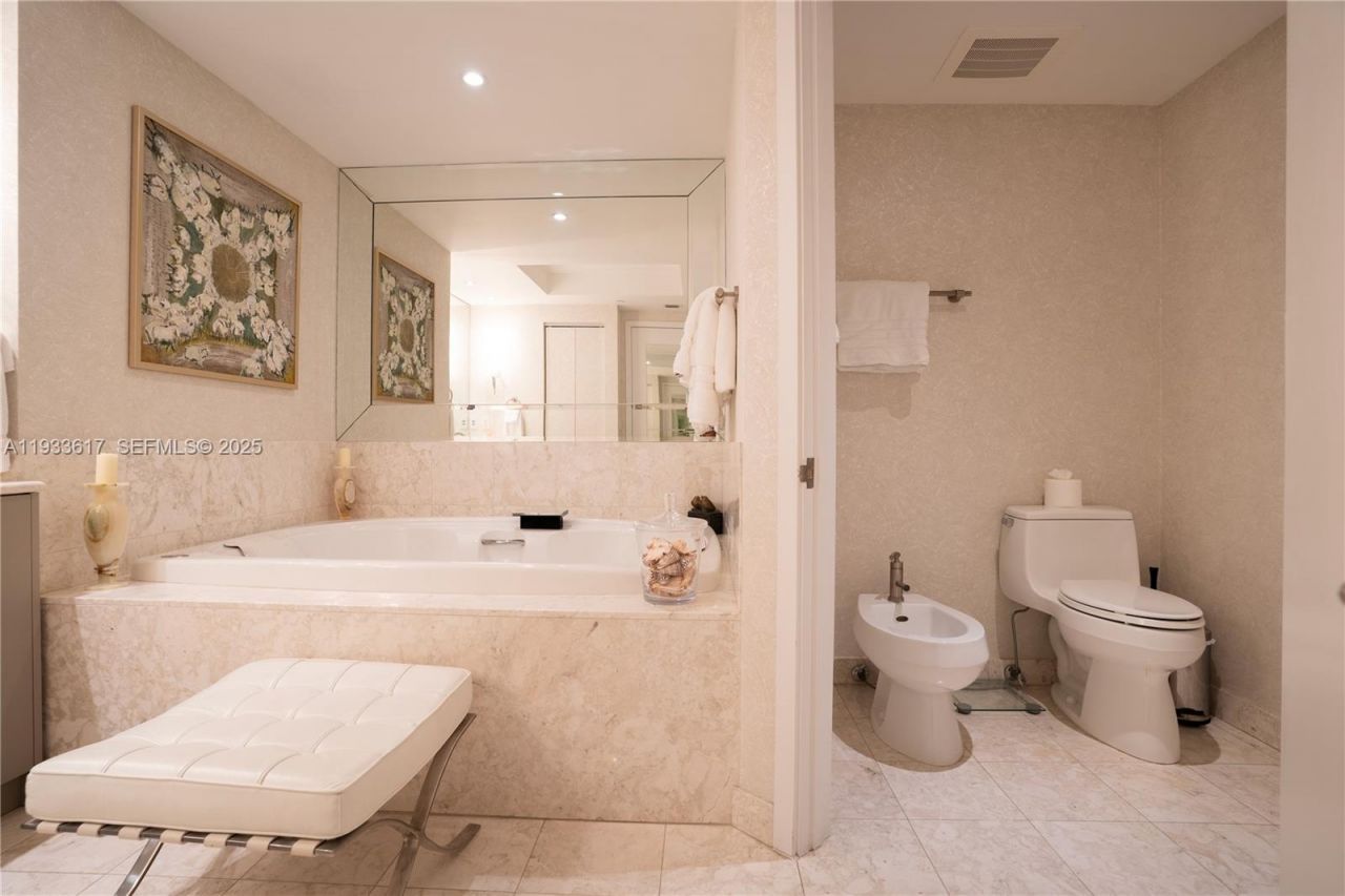 1331 Brickell Bay Dr, Unit 1609, Miami, FL 33131 Photo