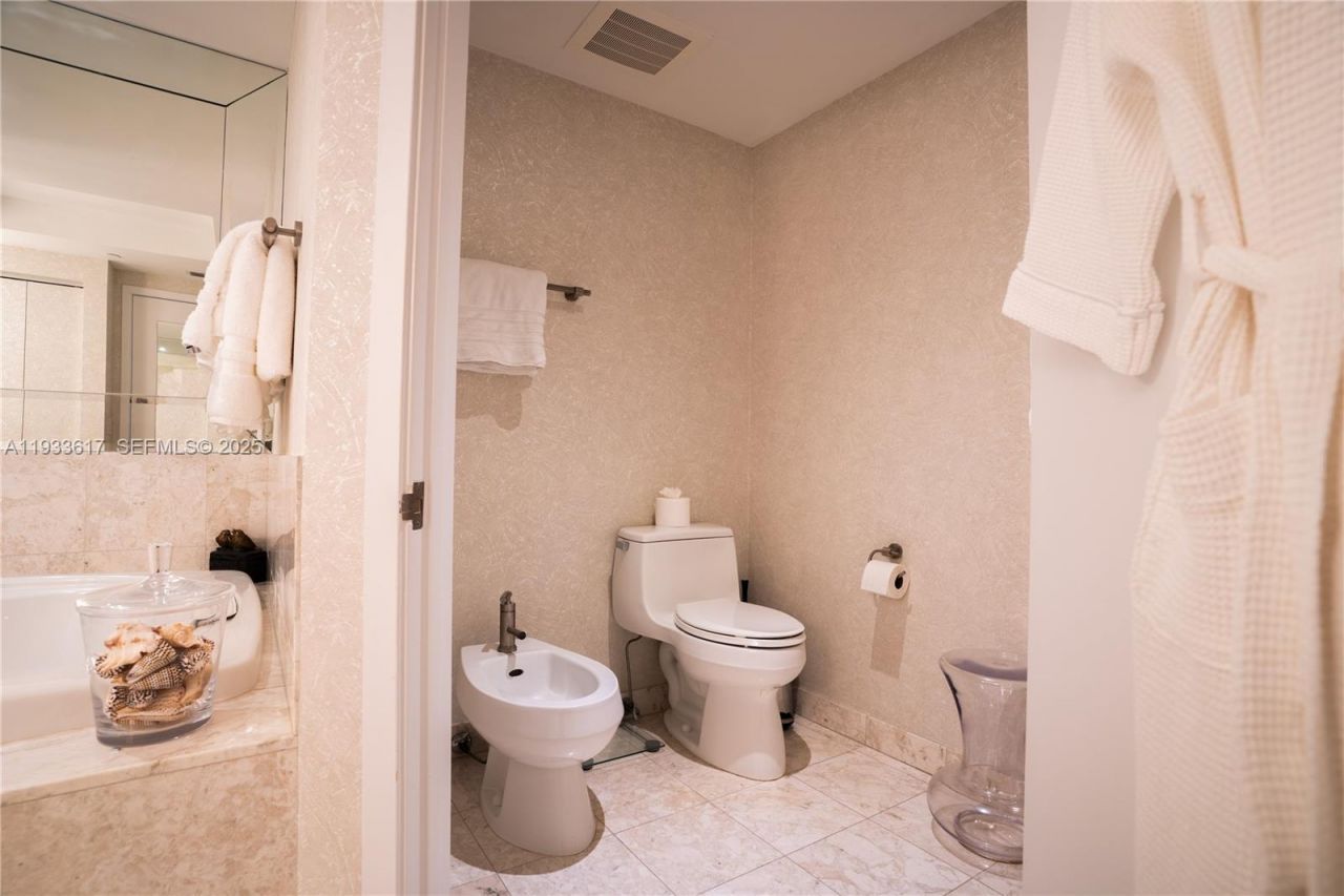 1331 Brickell Bay Dr, Unit 1609, Miami, FL 33131 Photo