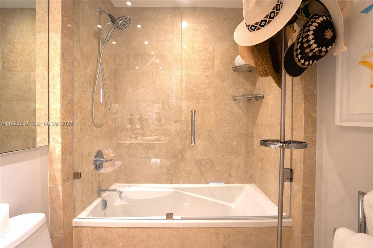 1331 Brickell Bay Dr, Unit 1609, Miami, FL 33131 Photo