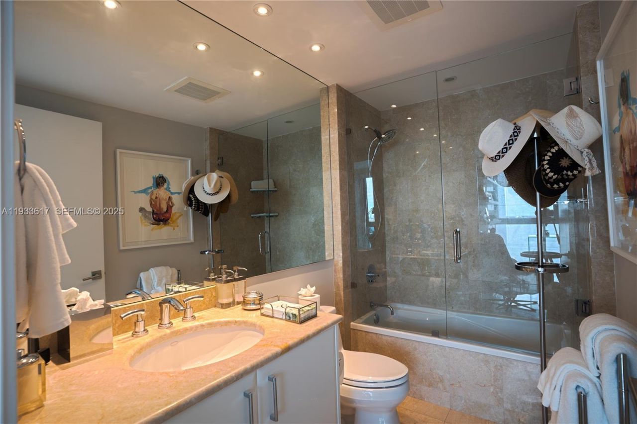 1331 Brickell Bay Dr, Unit 1609, Miami, FL 33131 Photo