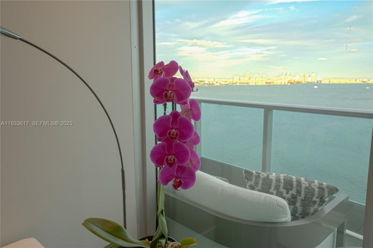 1331 Brickell Bay Dr, Unit 1609, Miami, FL 33131 Photo