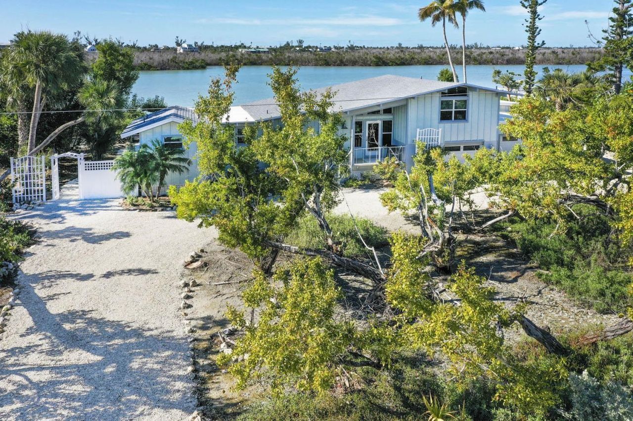 2667 Coconut Dr, Sanibel, FL 33957 Photo