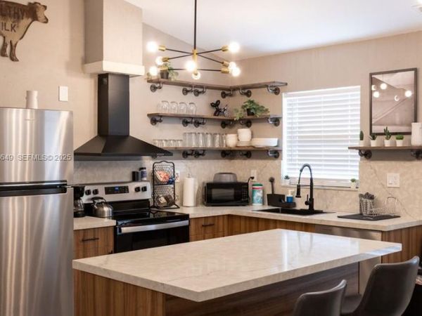 765 NW 77th St, Miami, FL 33150