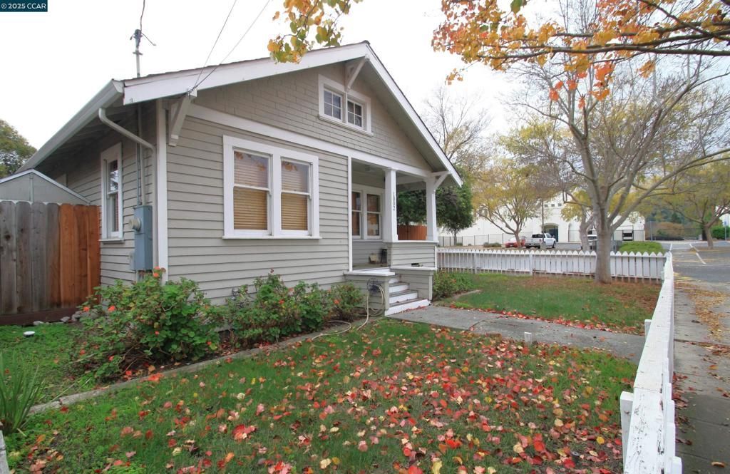 1002 Warren St, Martinez, CA 94553 Main Photo