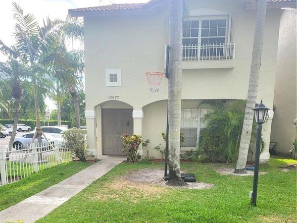 10877 NW 8th St , Pembroke Pines, FL 33026