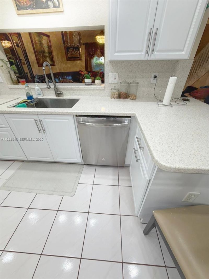 10877 NW 8th St , Pembroke Pines, FL 33026 Photo