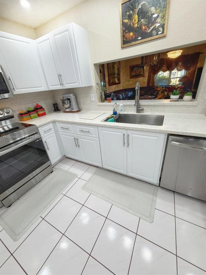 10877 NW 8th St , Pembroke Pines, FL 33026 Photo