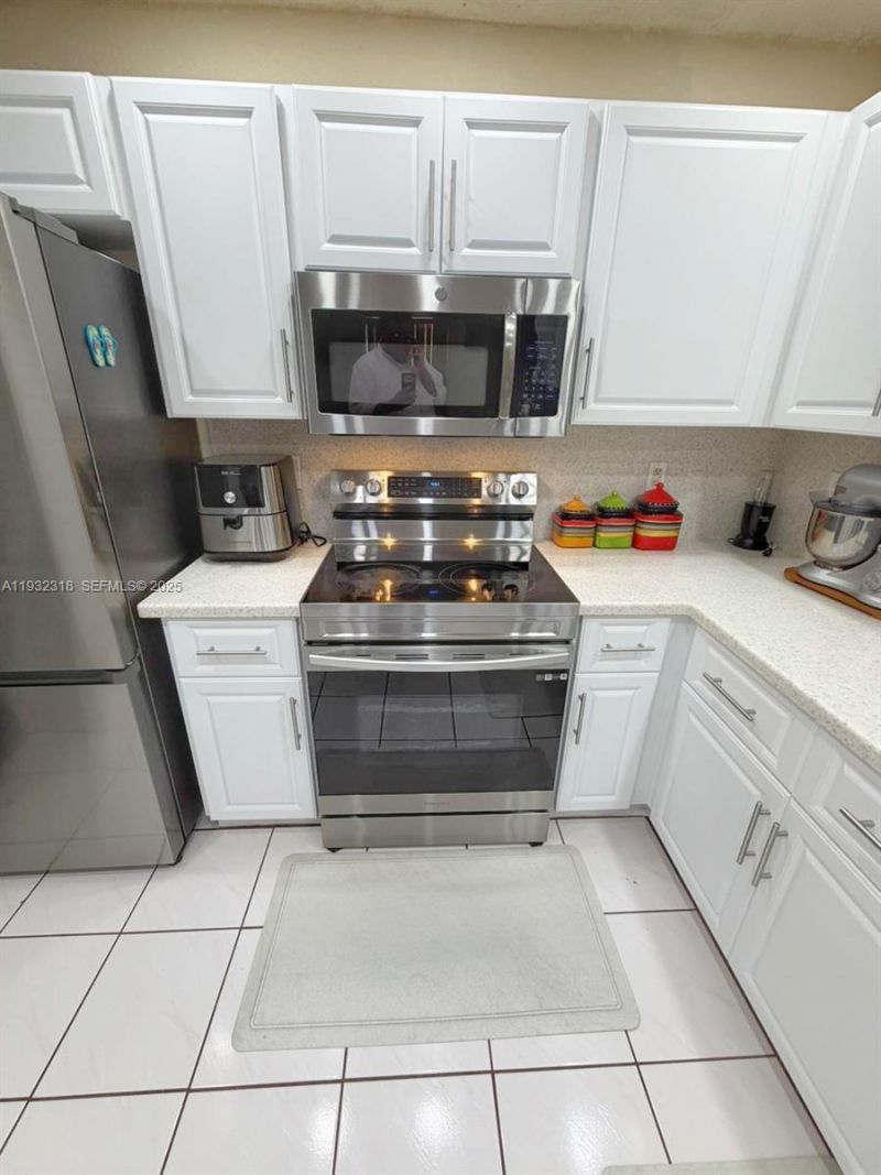 10877 NW 8th St , Pembroke Pines, FL 33026 Photo