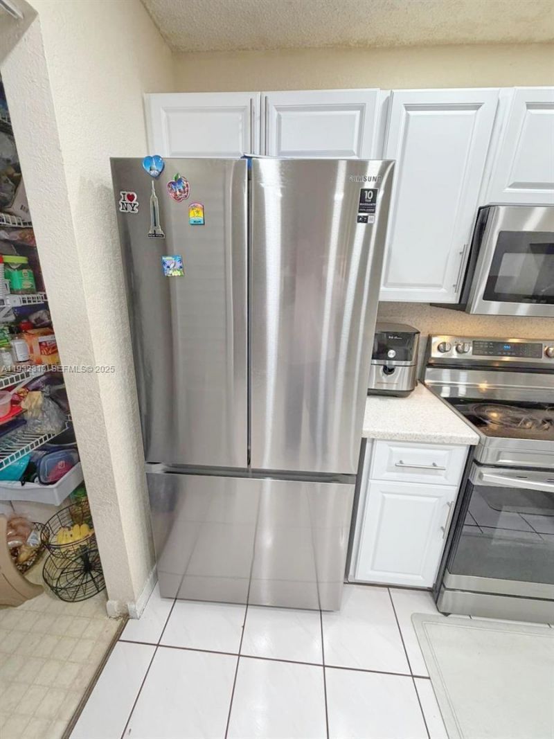 10877 NW 8th St , Pembroke Pines, FL 33026 Photo