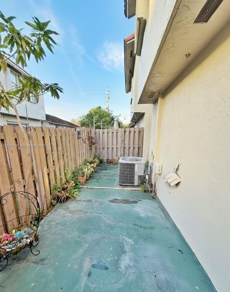 10877 NW 8th St , Pembroke Pines, FL 33026 Photo