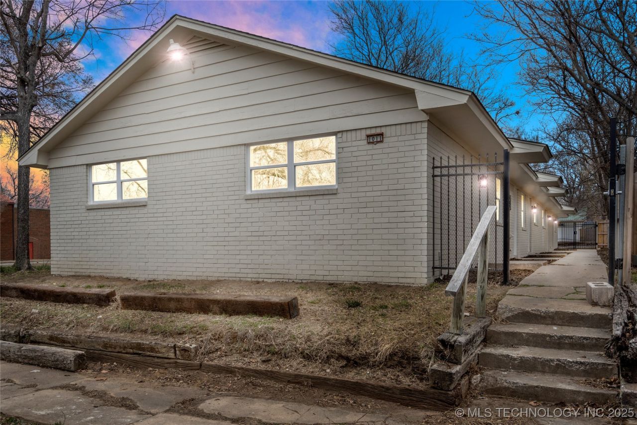 1011 S Rockford Avenue, Tulsa, OK 74120 Main Photo