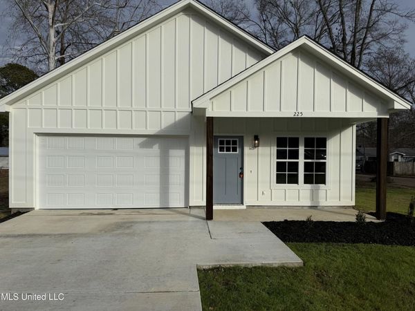 225 SE 7th Avenue, Magee, MS 39111