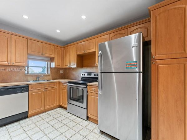 8901 S Hollybrook Blvd, Unit 303, Pembroke Pines, FL 33025