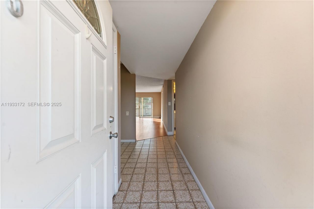 8901 S Hollybrook Blvd, Unit 303, Pembroke Pines, FL 33025 Photo