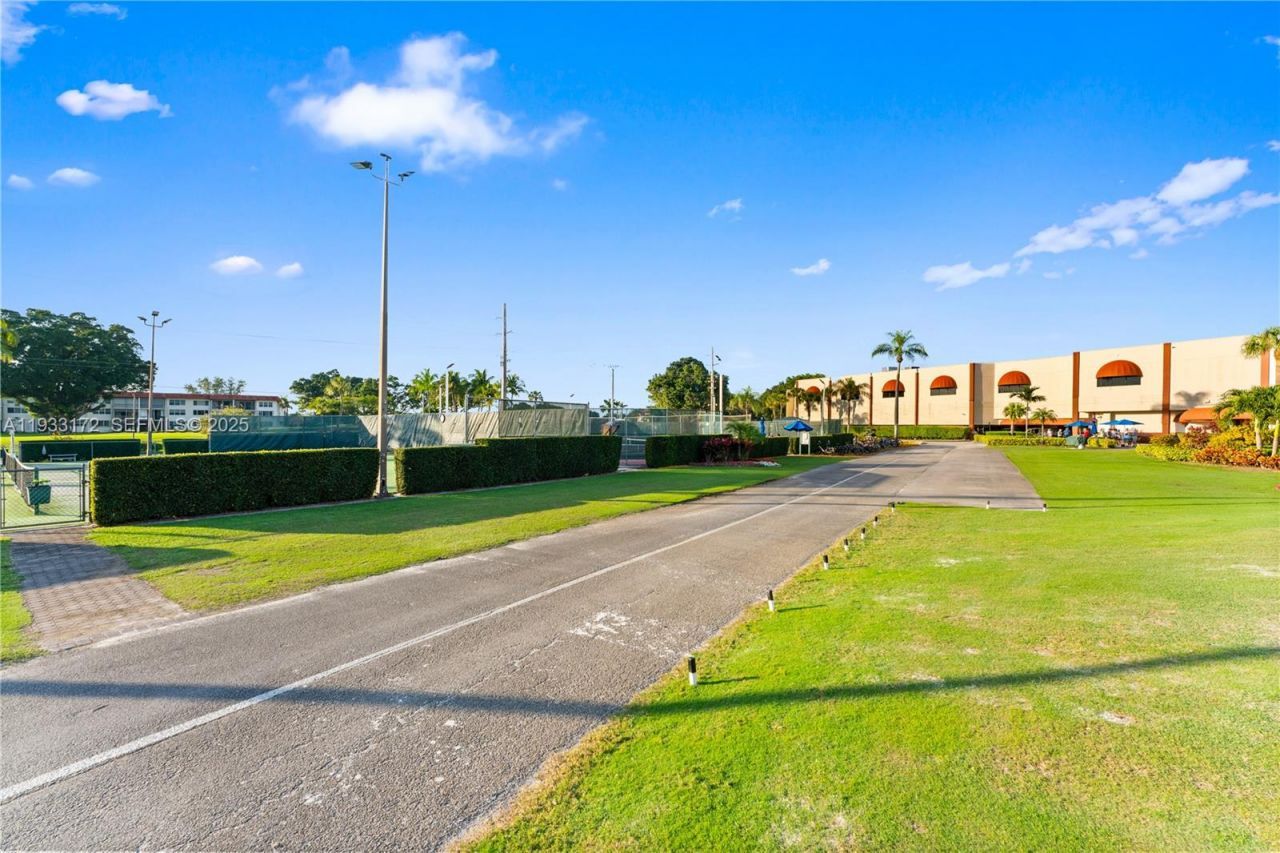 8901 S Hollybrook Blvd, Unit 303, Pembroke Pines, FL 33025 Photo