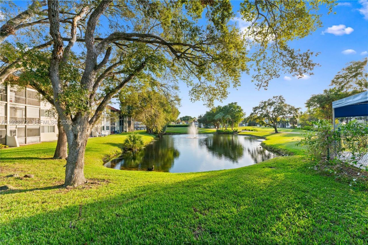 8901 S Hollybrook Blvd, Unit 303, Pembroke Pines, FL 33025 Photo