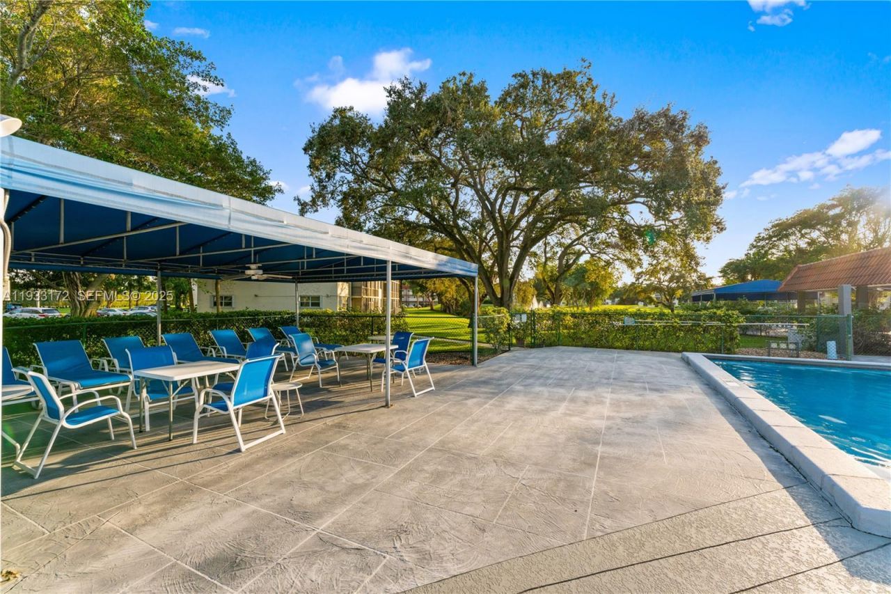 8901 S Hollybrook Blvd, Unit 303, Pembroke Pines, FL 33025 Photo