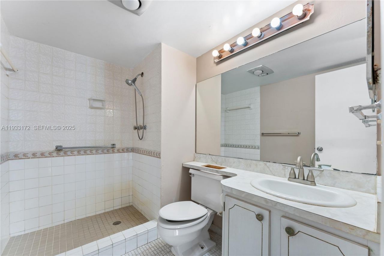 8901 S Hollybrook Blvd, Unit 303, Pembroke Pines, FL 33025 Photo