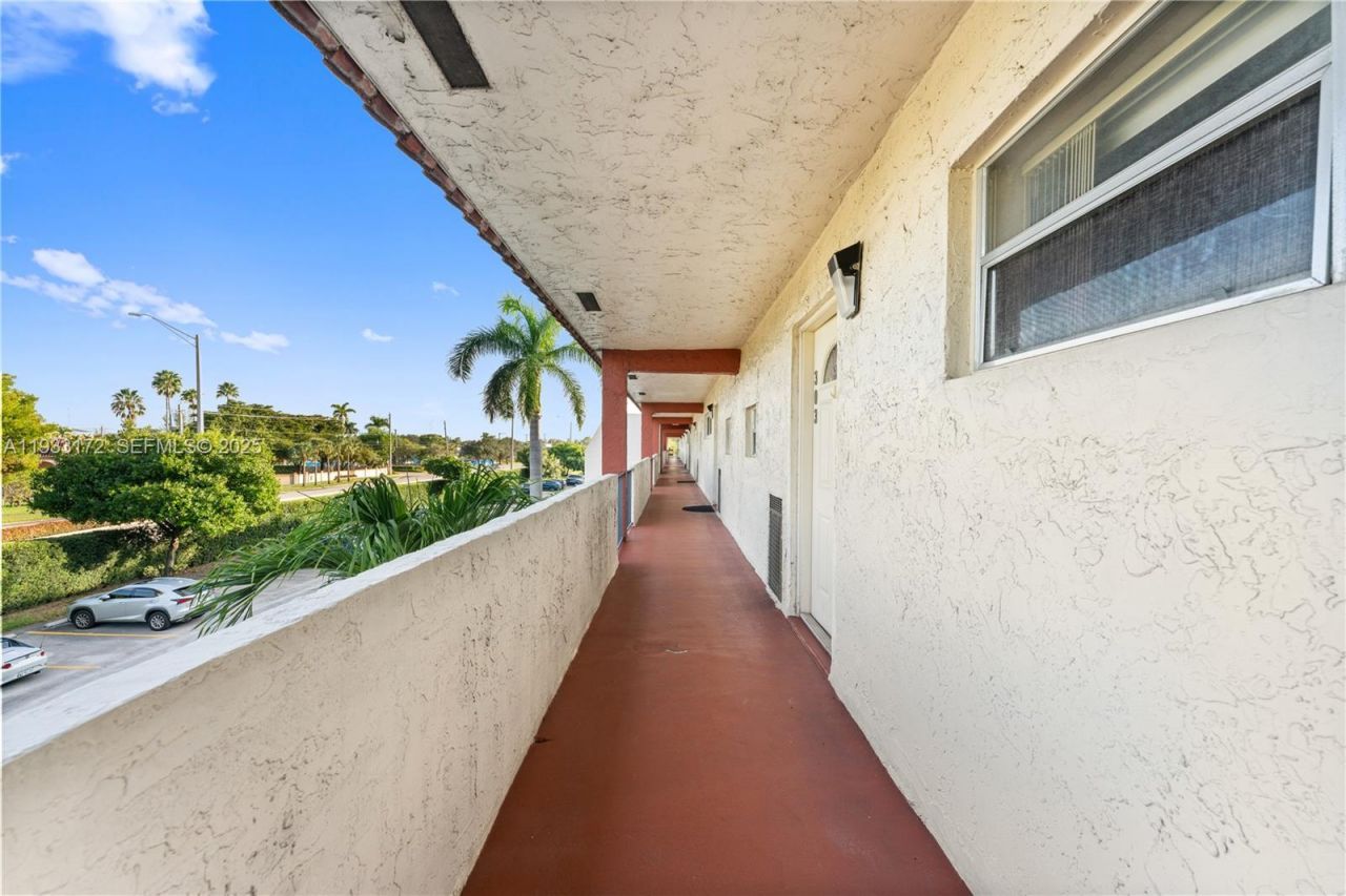 8901 S Hollybrook Blvd, Unit 303, Pembroke Pines, FL 33025 Photo