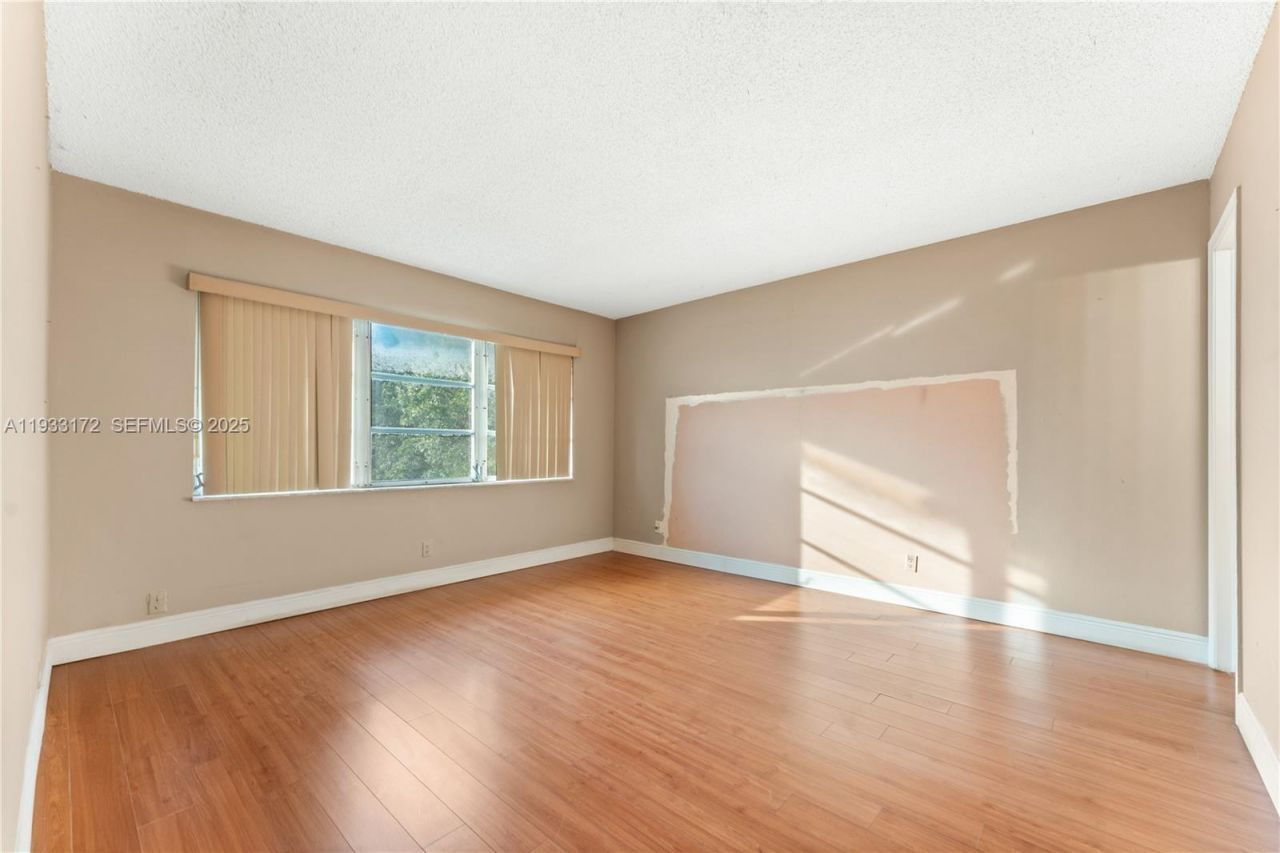 8901 S Hollybrook Blvd, Unit 303, Pembroke Pines, FL 33025 Photo