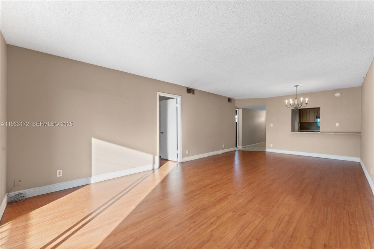 8901 S Hollybrook Blvd, Unit 303, Pembroke Pines, FL 33025 Photo