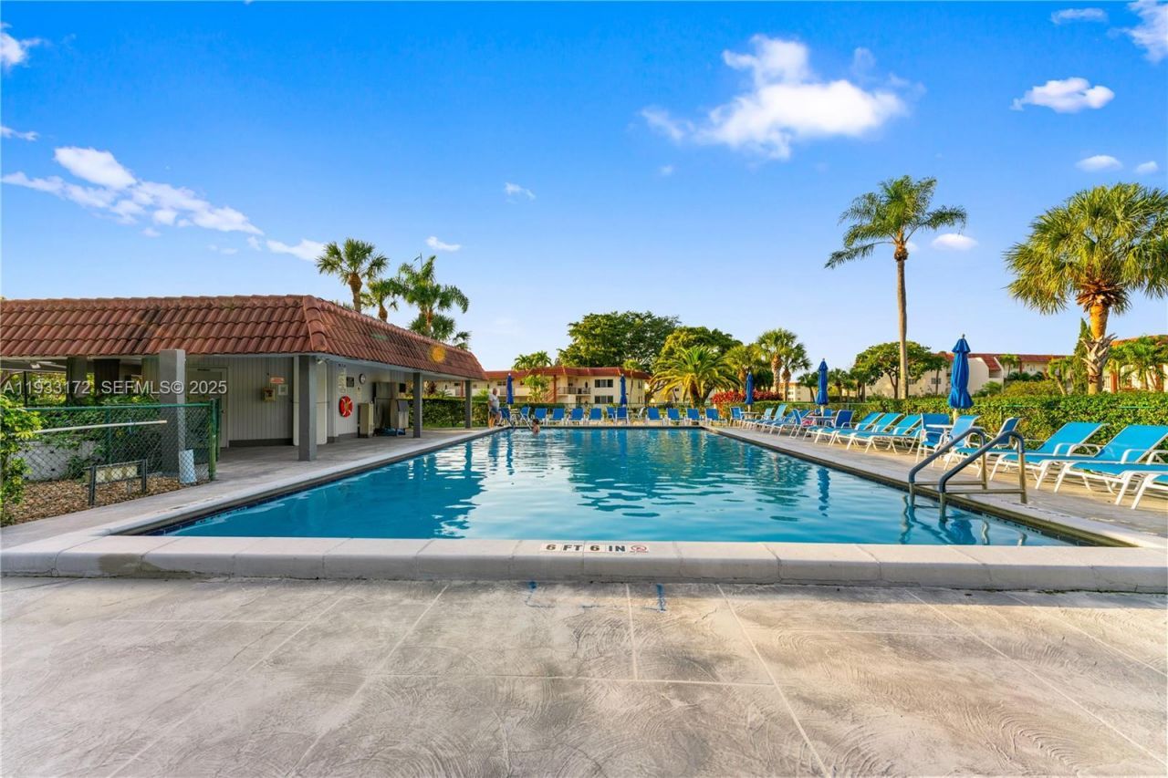 8901 S Hollybrook Blvd, Unit 303, Pembroke Pines, FL 33025 Photo