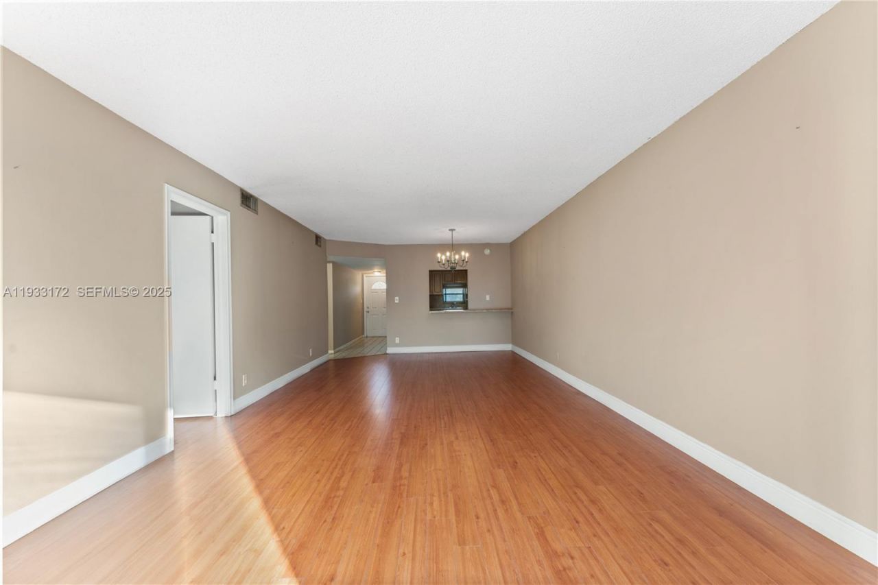 8901 S Hollybrook Blvd, Unit 303, Pembroke Pines, FL 33025 Photo