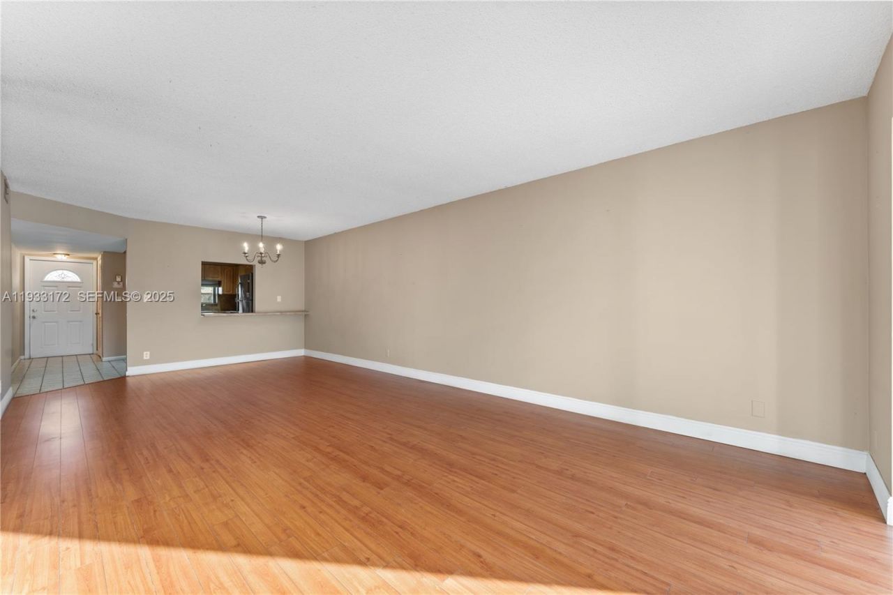 8901 S Hollybrook Blvd, Unit 303, Pembroke Pines, FL 33025 Photo