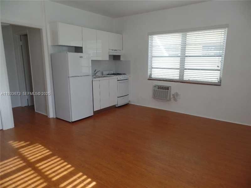 6950 Byron Ave, Unit 4, Miami Beach, FL 33141 Photo