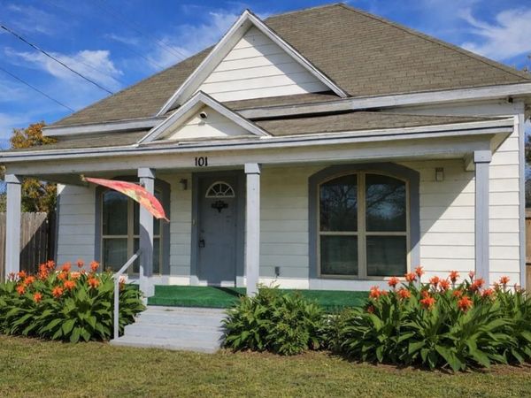 101 S Walnut Street, Petrolia, TX 76377