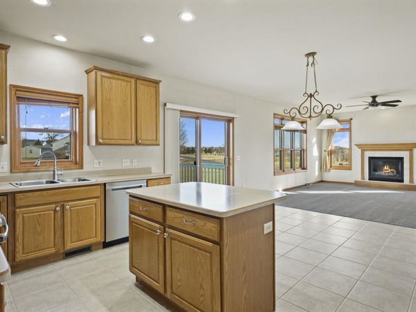 3026 Saddle Brooke Trail, Sun Prairie, WI 53590