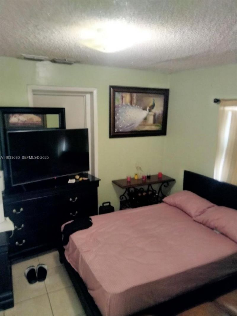 4990 E 1st Ave, Hialeah, FL 33013 Photo