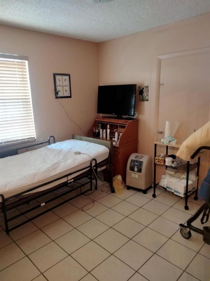 4990 E 1st Ave, Hialeah, FL 33013 Photo