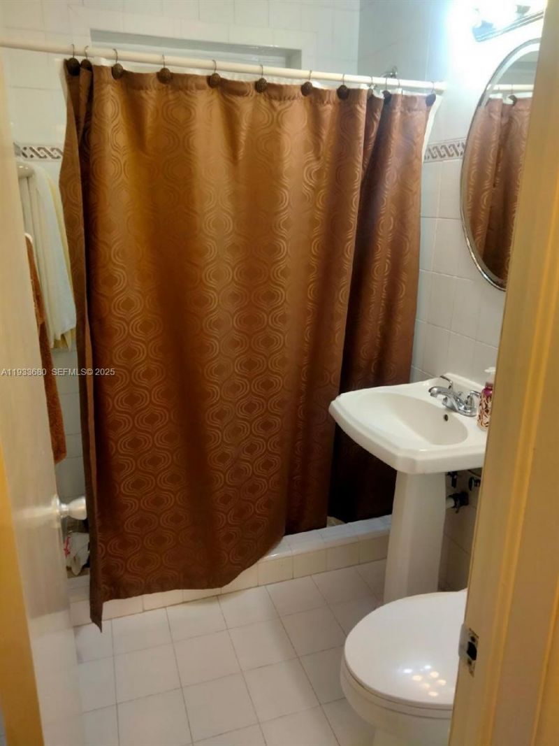 4990 E 1st Ave, Hialeah, FL 33013 Photo