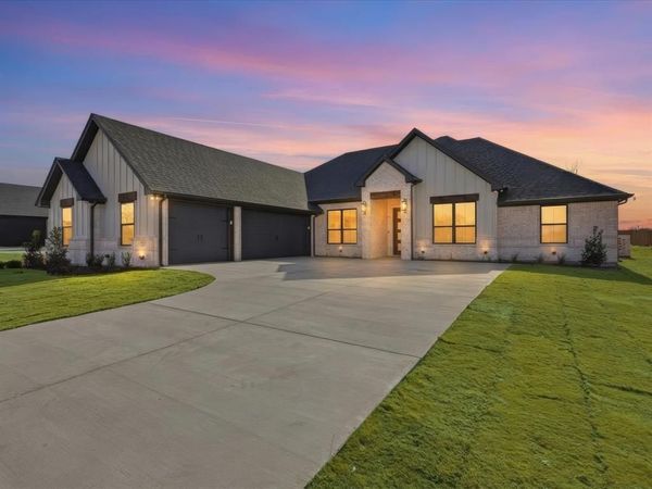 2152 Middlewood Circle, Granbury, TX 76049