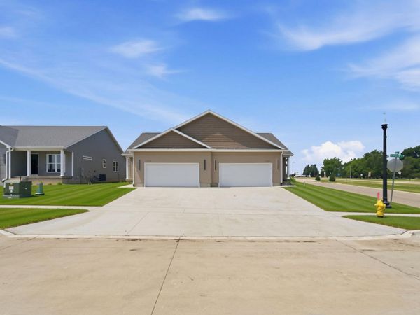 1202 Rock Ridge Circle, Waverly, IA 50677