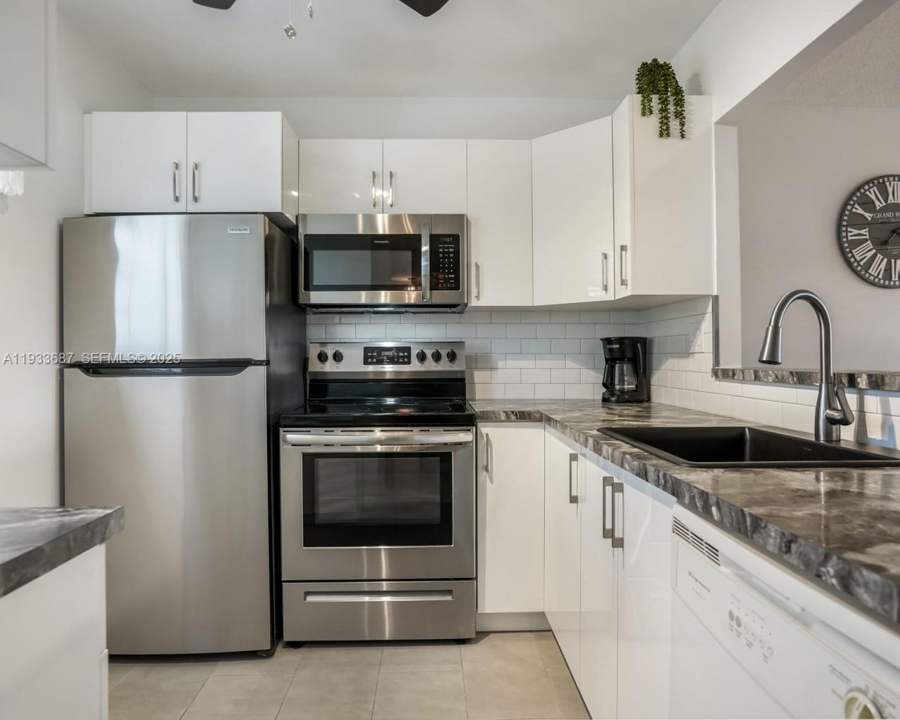 4706 NW 36th St, Unit 507, Lauderdale Lakes, FL 33319 Photo